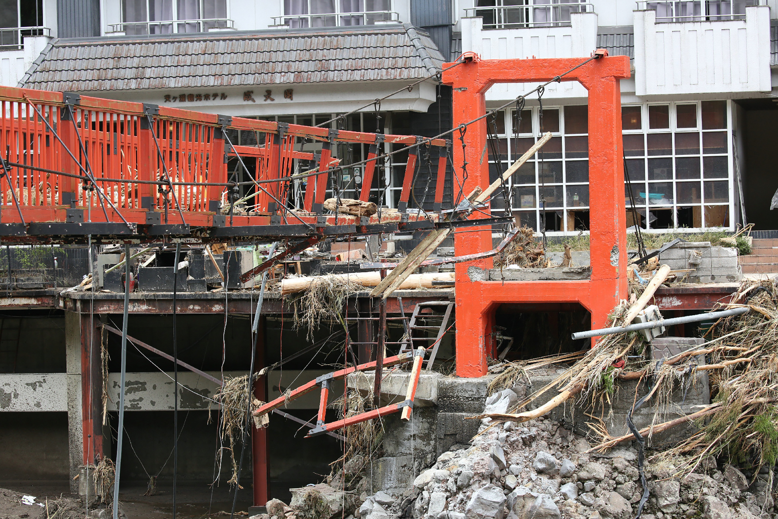 وێنە و ڤیدیۆ... کارەسات لە ژاپۆن بەهۆی لافاو و رۆچوونی زەوی